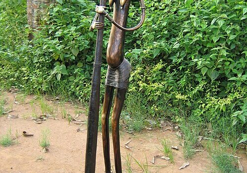 Dhokra Art Village_lady_grinding_ants_for_her_family