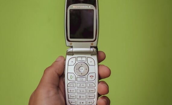 digital detox non smartphone brickphone nokia dumbphones